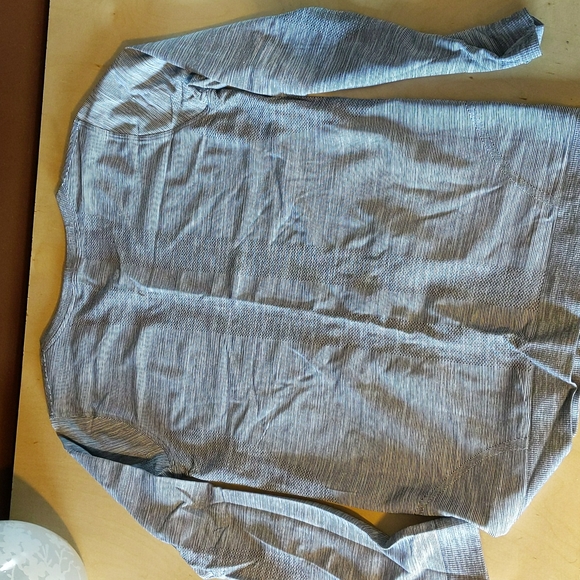 Lululemon Long Sleeve NWOT - Picture 4 of 6